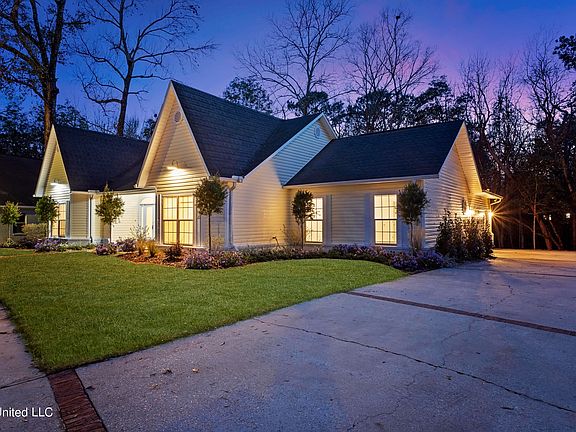 2nd image of 903 Woodglen Dr