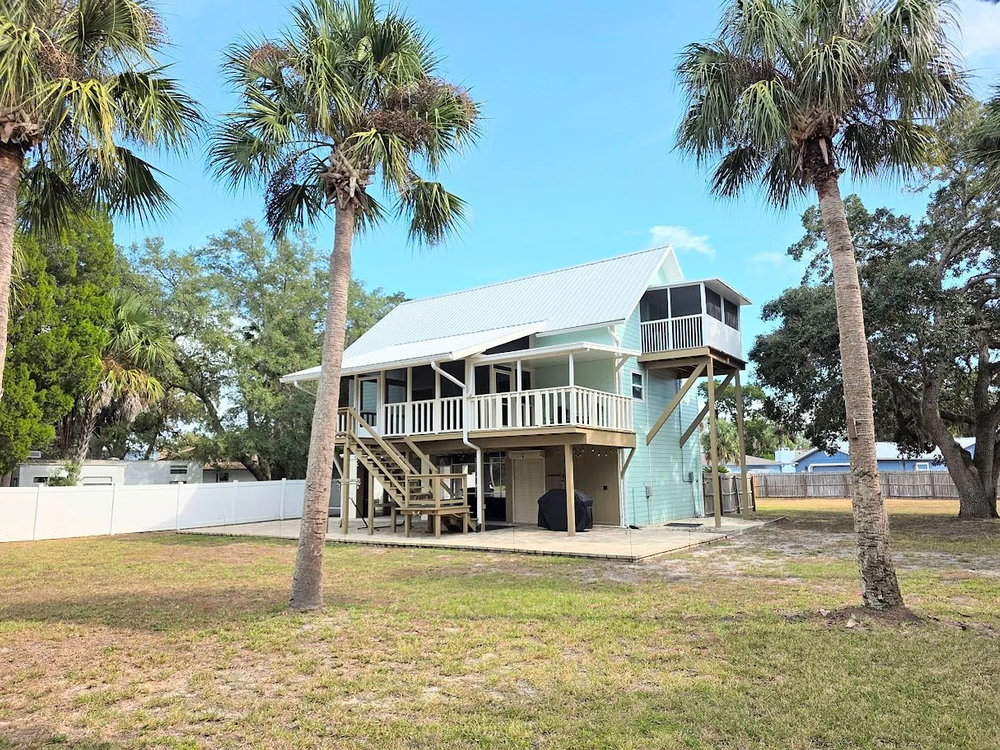 Cozy Coastal Retreat! — Photo 1