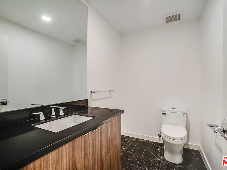 1021 S Shenandoah St #102 — Photo 14