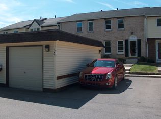 174 Stepping Stone Ln, Orchard Park, NY 14127