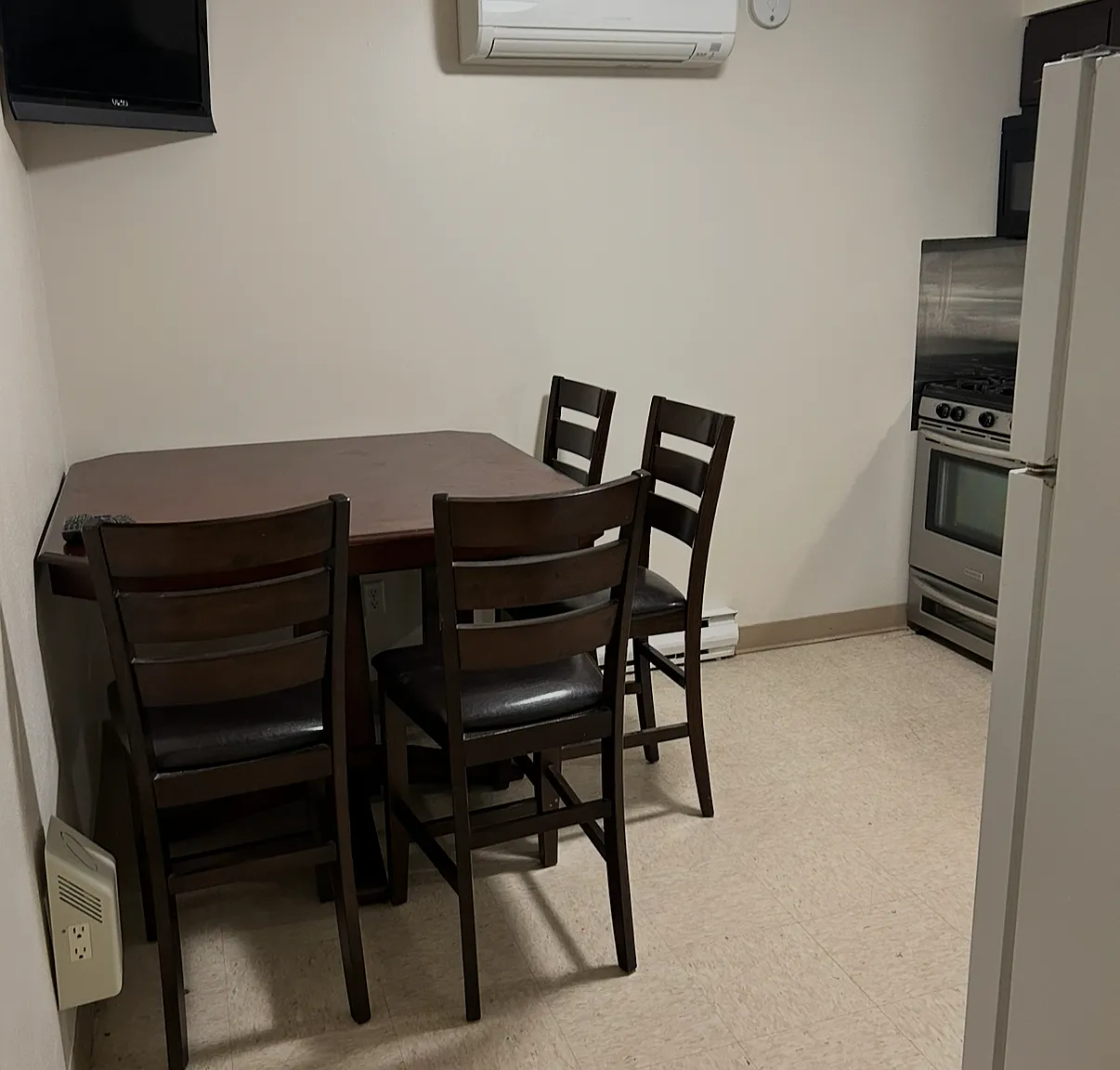 2 bed, 1.5 bath, 900 sqft, $1,500 — Photo 2
