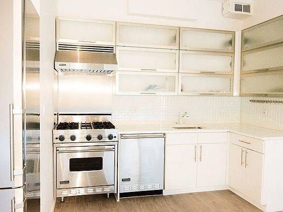 3rd image of 105 Norfolk St APT 2B