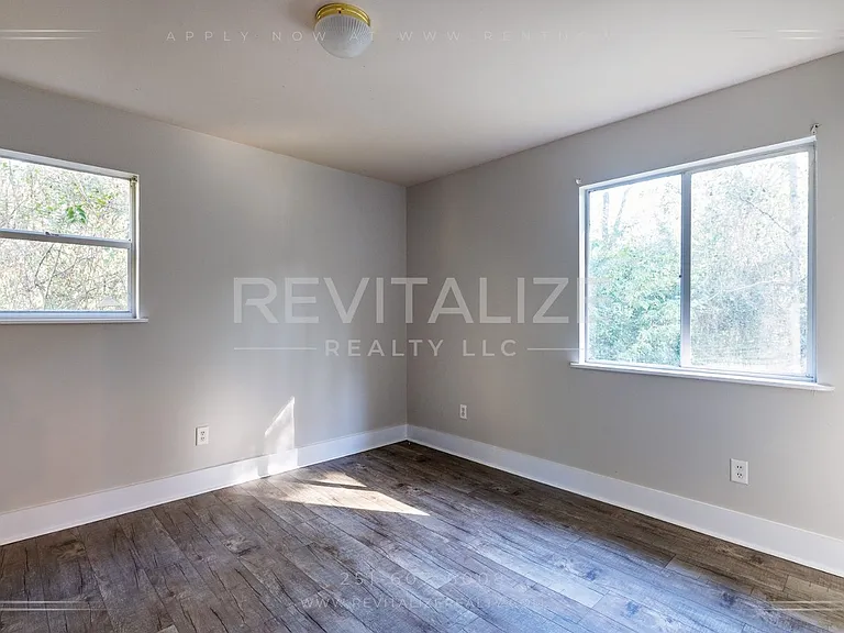 1746 Cody Rd N — Photo 18