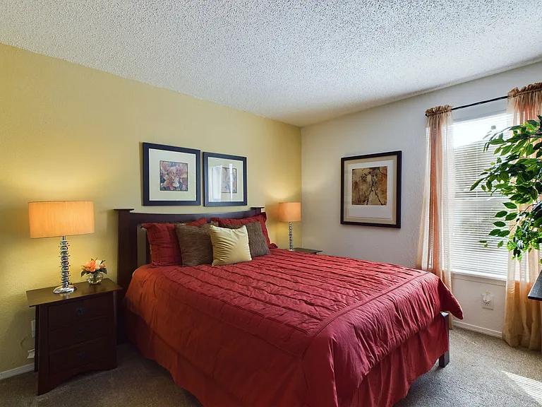 Raintree Apartments — Photo 10