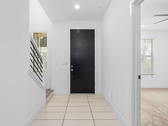 4th image of 2739 E Tamarind Dr