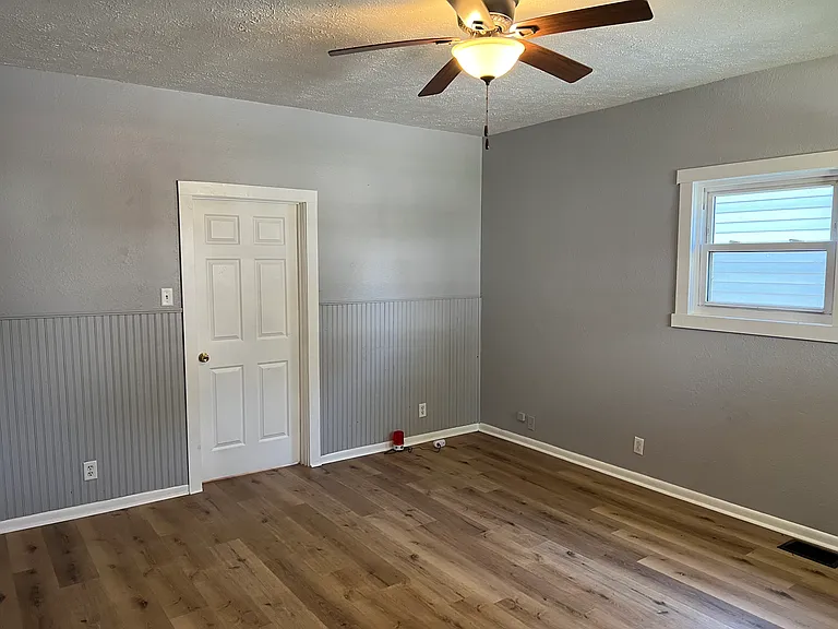 1305 S Belmont Ave — Photo 17