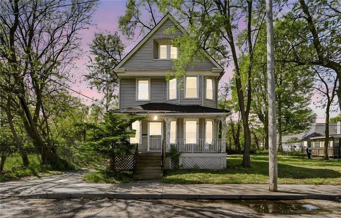 5 bed, 1368 sqft, $1,600 — Photo 1