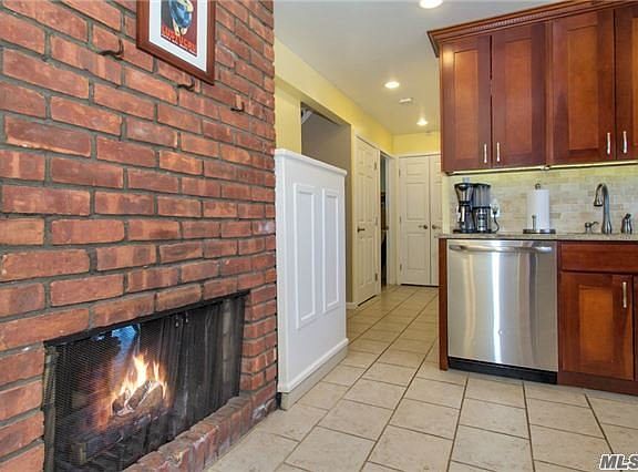 3rd image of 318 Elm Dr S