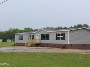 275 Batchelor Rd, Richlands, NC 28574