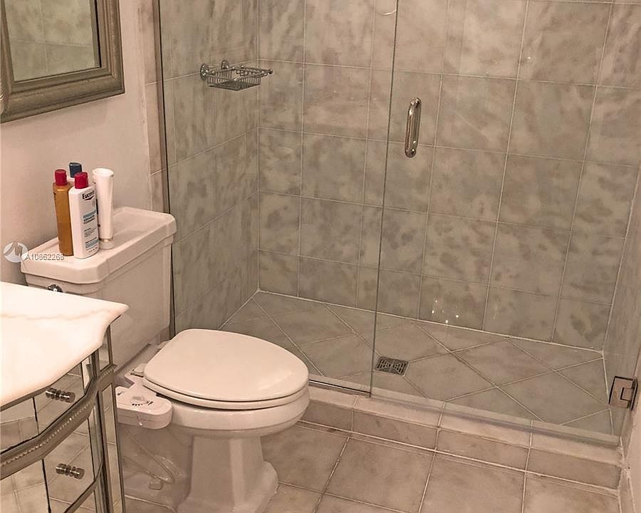 1st image of 50 S Pointe Dr APT 505
