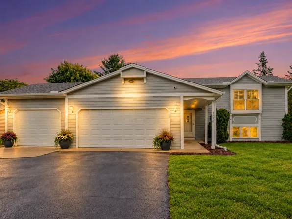 5710 Turtle Lake Rd, Shoreview, MN 55126