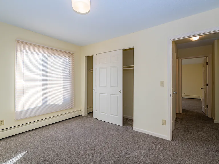 Silver Oaks Court Apartments — Photo 5