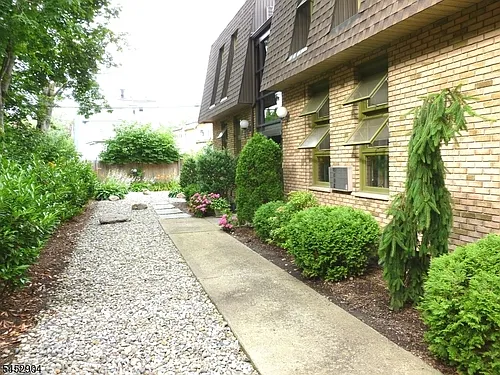 295 Claremont Ave #8 Photo 1