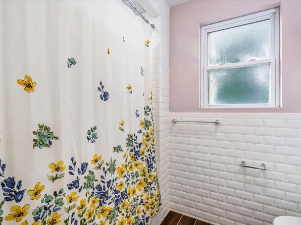 525 East 235th Street image 20 of 23