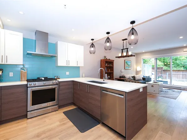 1820 Maple Ave S #204, Sooke, BC V9Z