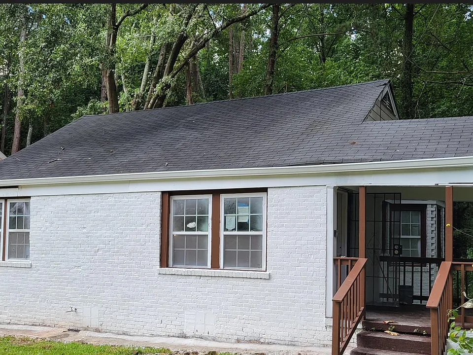 240 Whitaker Cir NW