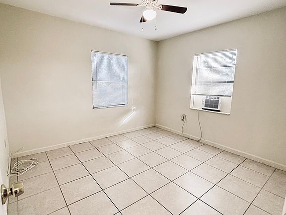 4th image of 340 W 37th St