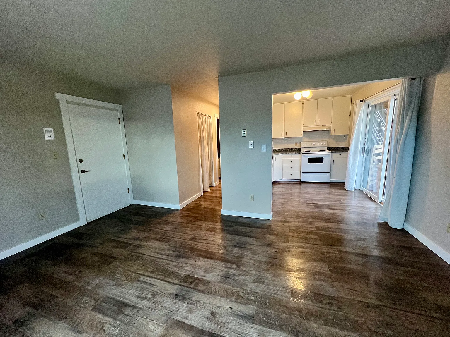 2 bed, 900 sqft, $1,200 — Photo 2