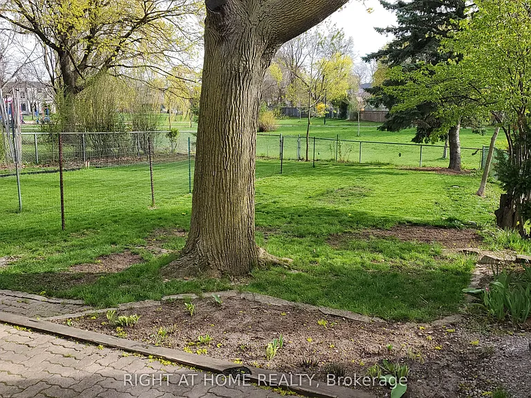 169 Yorkview Dr #1 — Photo 2