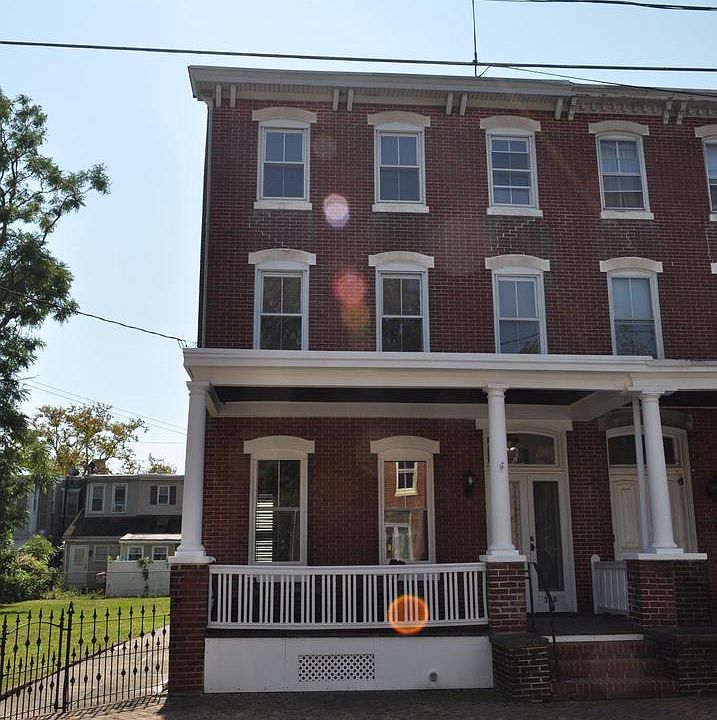 1st image of 318 E Union St