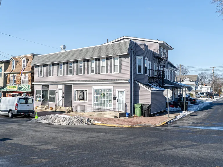 64 Simpson Ave #A — Photo 10