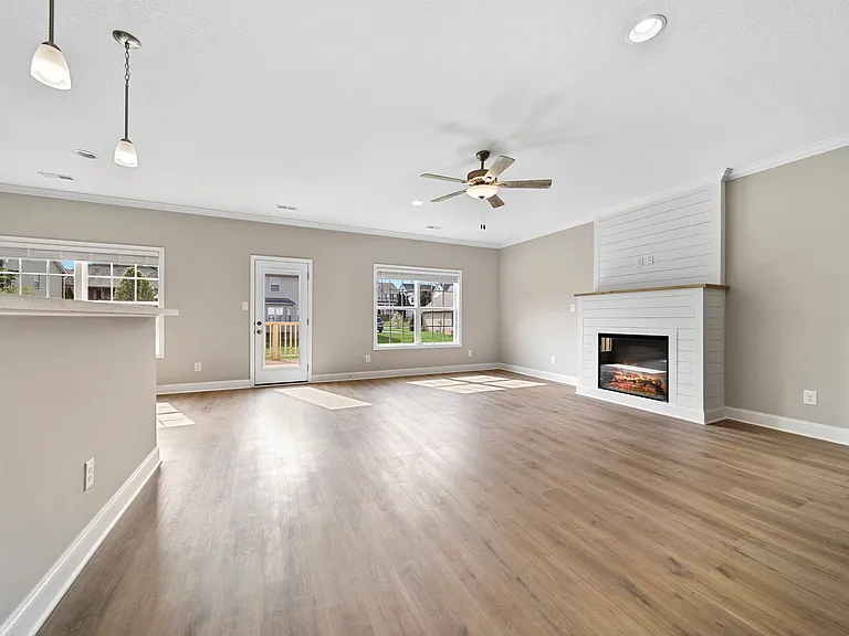 4740 Stoneyhurst Ln — Photo 10