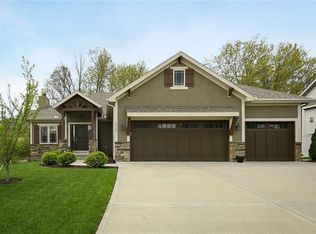 1012 SE Forest Ridge Ct, Blue Springs, MO 64014