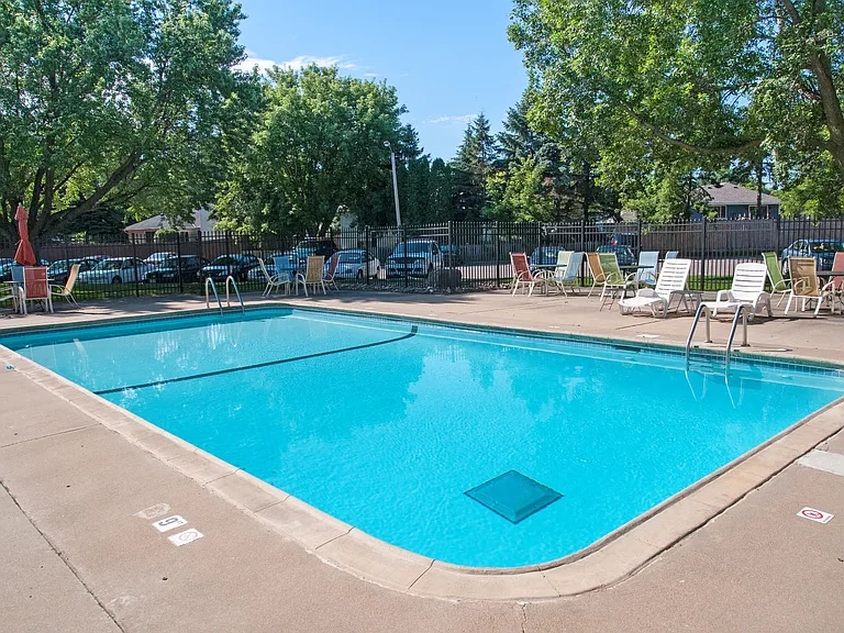 Burnsville Parkway Apartments — Photo 11
