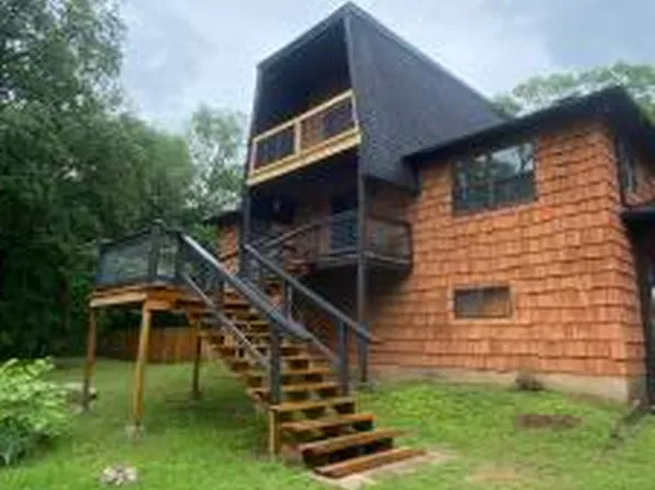 911 Chateau Dr, Dover, AR 72837
