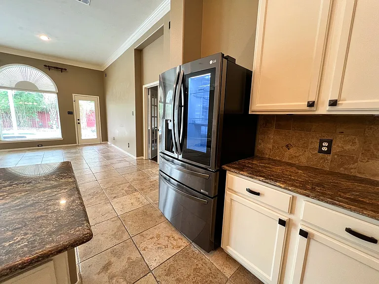 2215 Dorman Ct — Photo 12