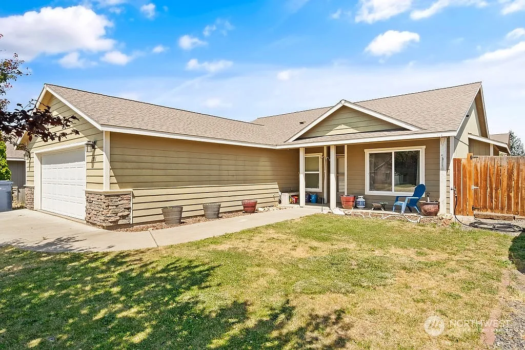 311 E Kristen Avenue photo 1