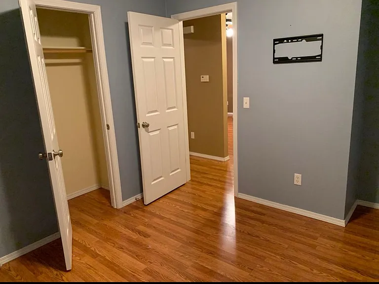 515 W Woodbine Rd — Photo 7