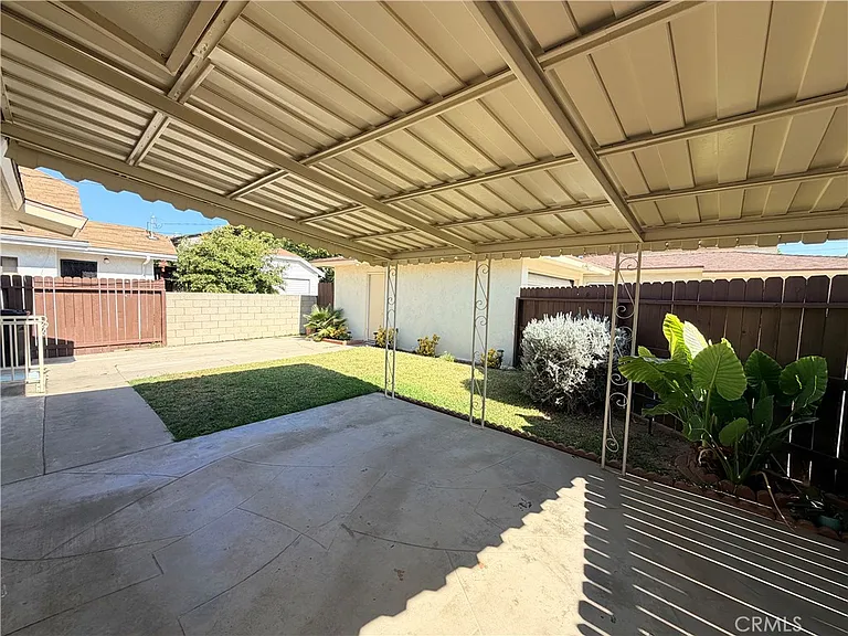 2513 Birch St — Photo 43
