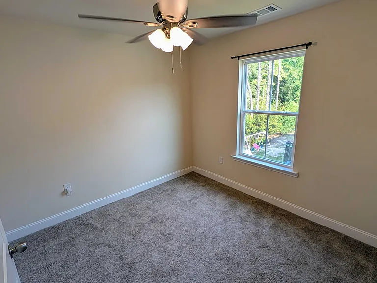 708 Mill Creek Cir — Photo 10