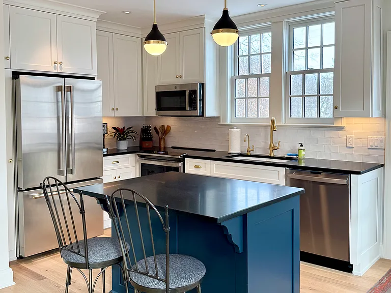 Fully-equipped kitchen