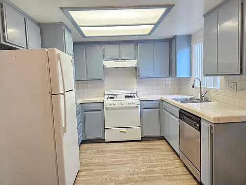4130 Manhattan Beach Blvd #D Photo 1