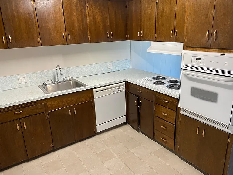 301 S Pine St #202 — Photo 8