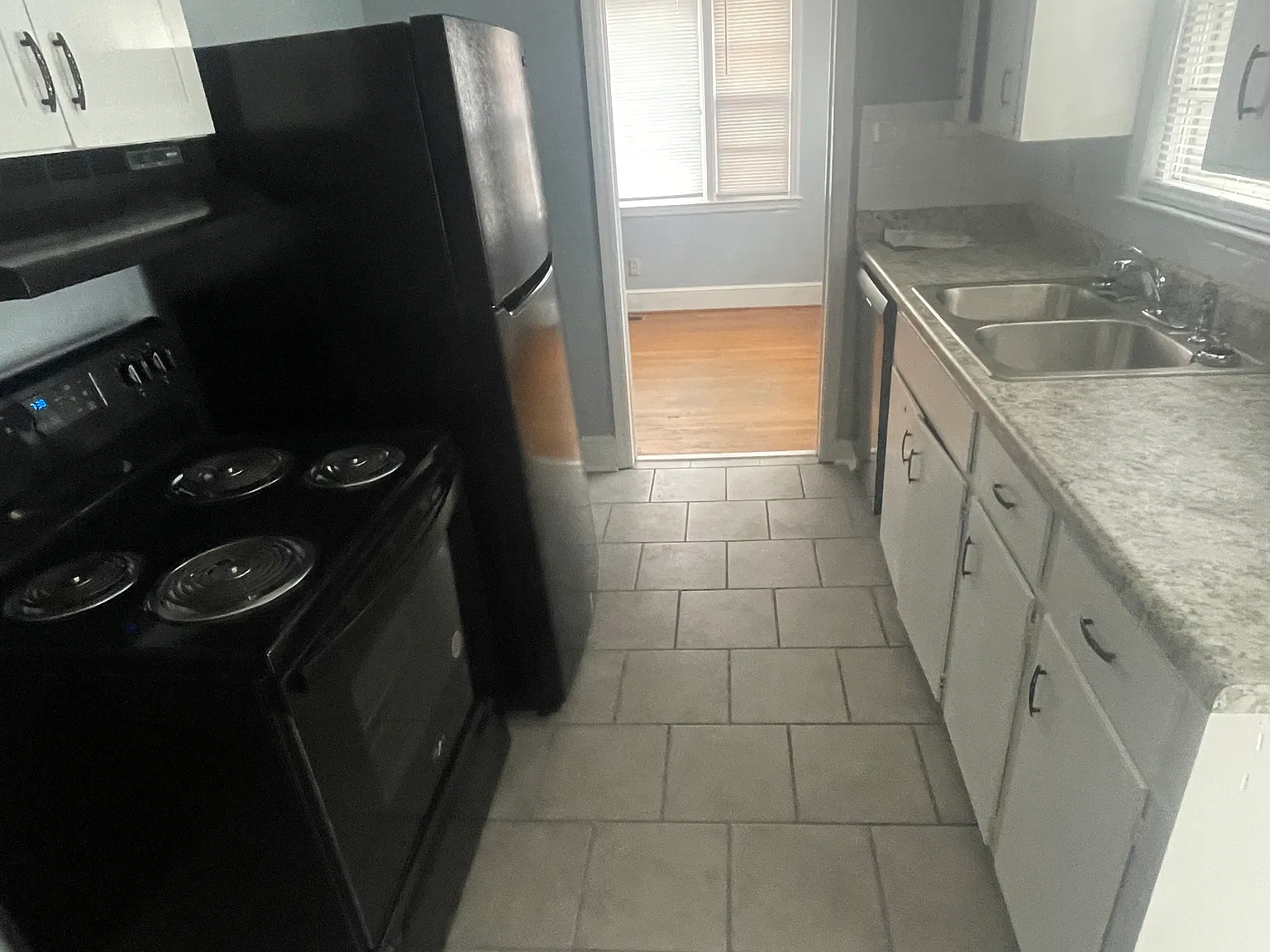2 bed, 1000 sqft, $1,250 — Photo 2