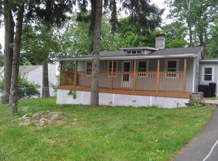 10 Shawnee Rd, Hopatcong, NJ 07843