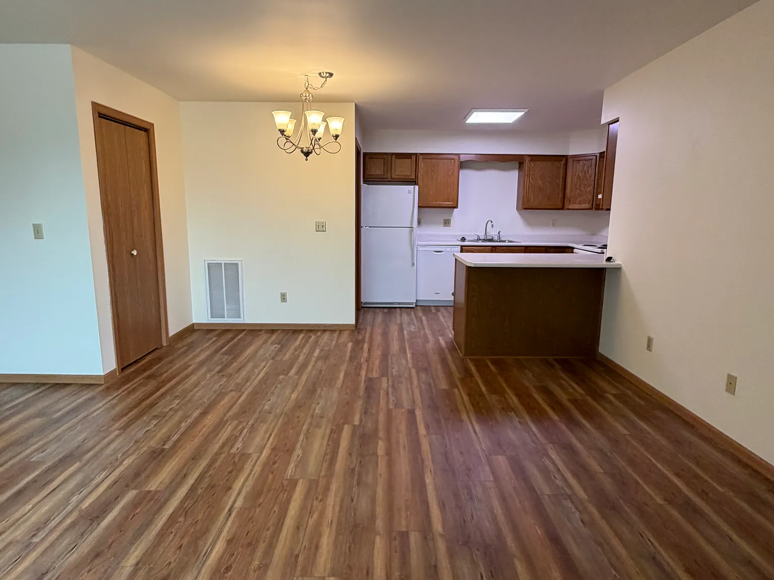 2 bed, 950 sqft, $1,100 — Photo 3