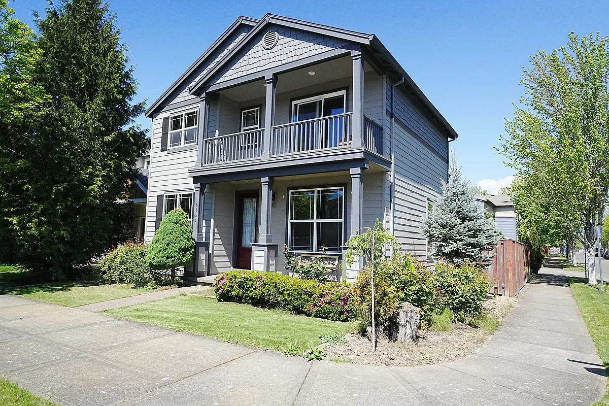 Building Photo - 5295 SE Lone Oak St
