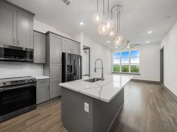 2700 Old Denton Rd, Carrollton, TX