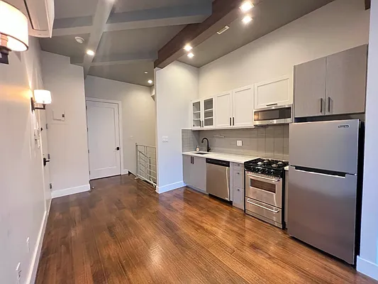 Rented by Tapiro Realty | media 2