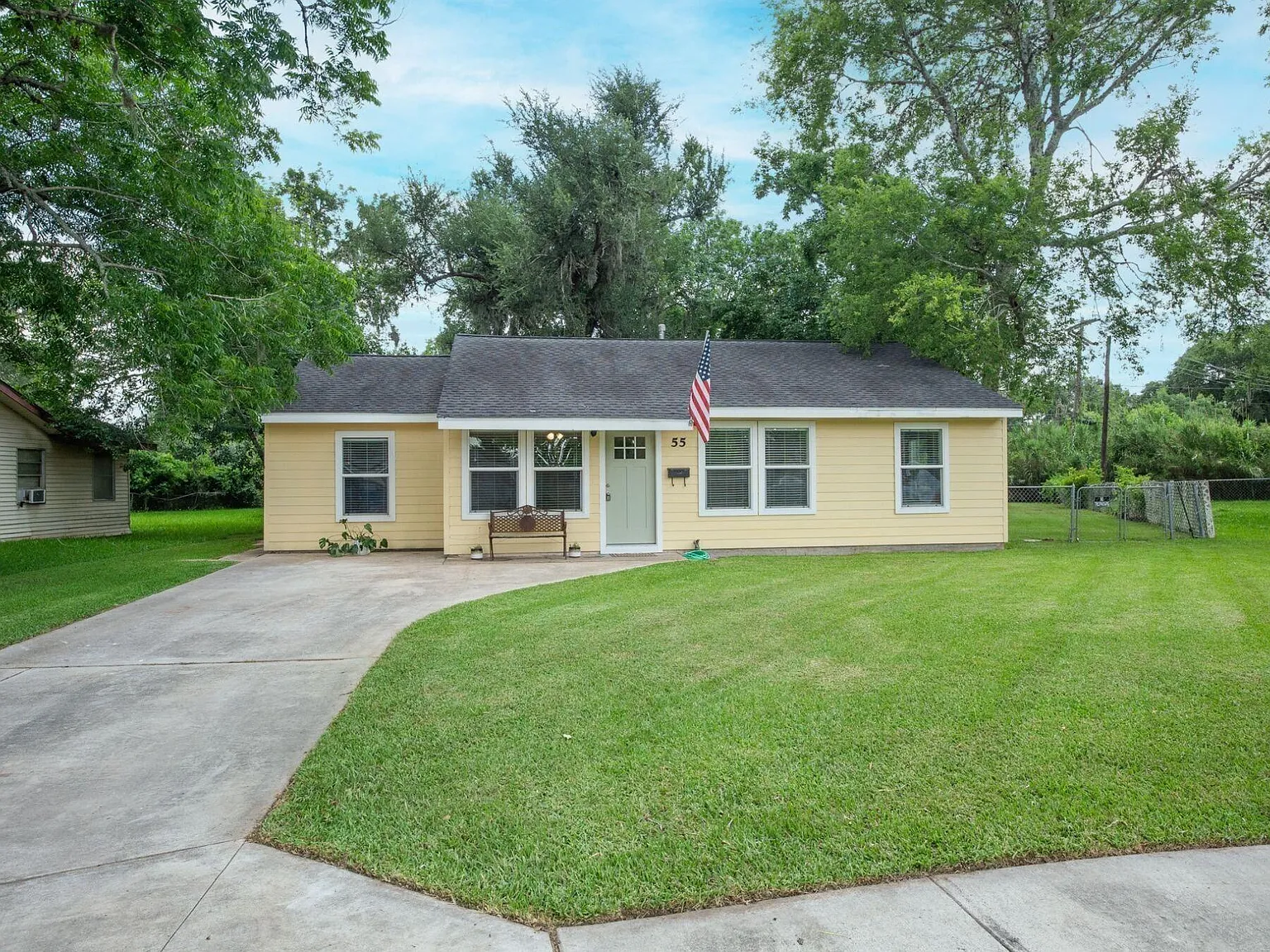 3 bed, 1.0 bath, 1283 sqft, $1,500 — Photo 1