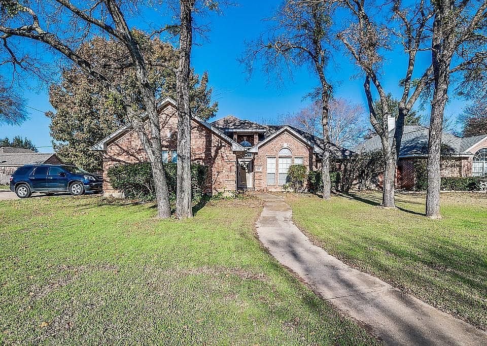 1st image of 901 Red Oak Dr