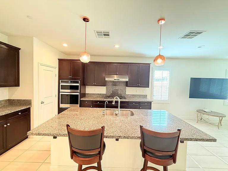 2751 E Agrarian St — Photo 6