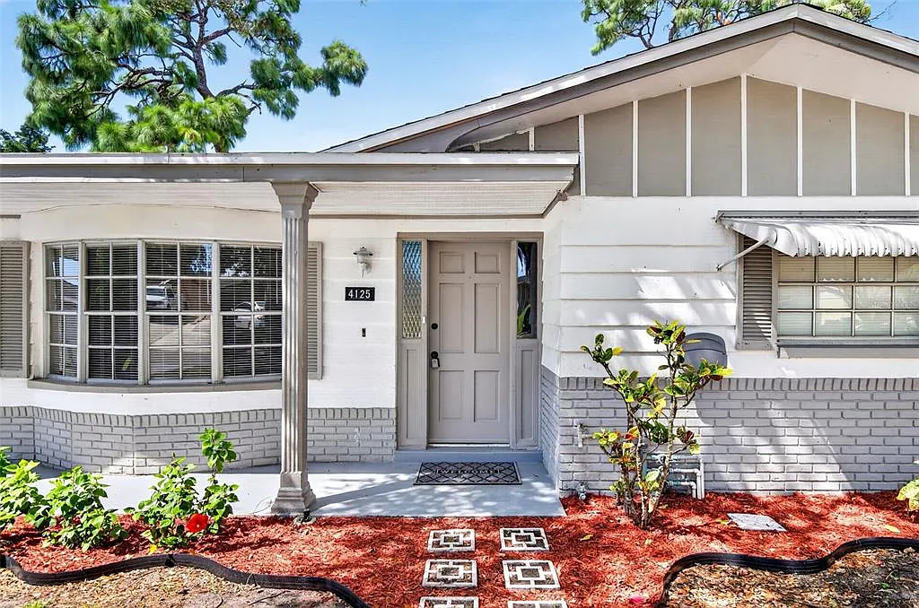 3 bed, 1.0 bath, 1004 sqft, $1,550 — Photo 2