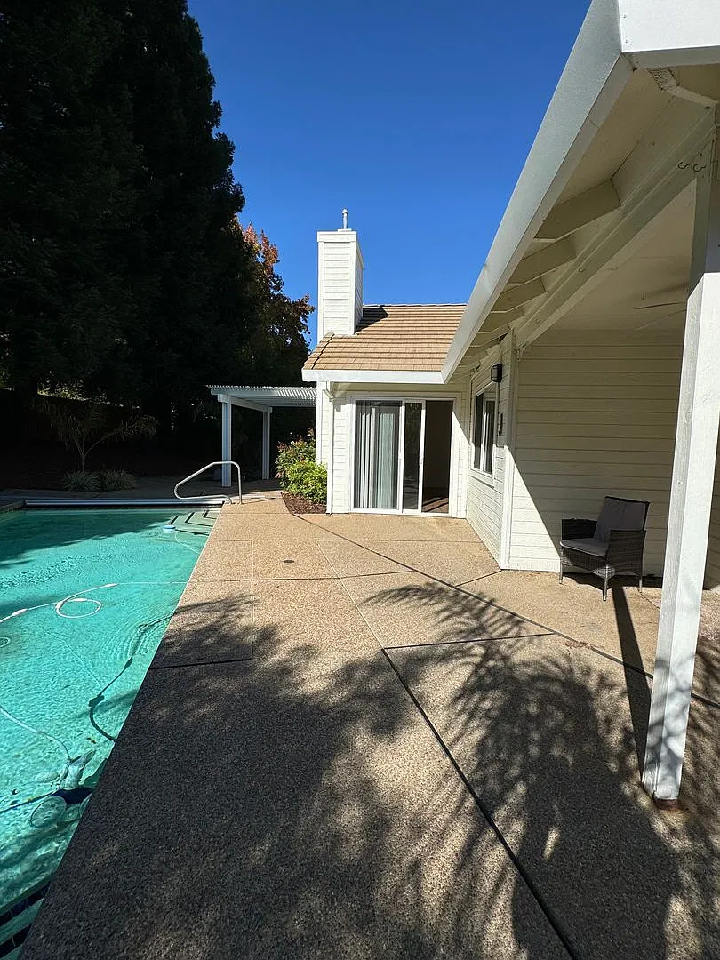 Not your ordinary rental! Pool! Kitchen aid appliances! Desirable school district! 3 Bedroom plus... — Photo 2