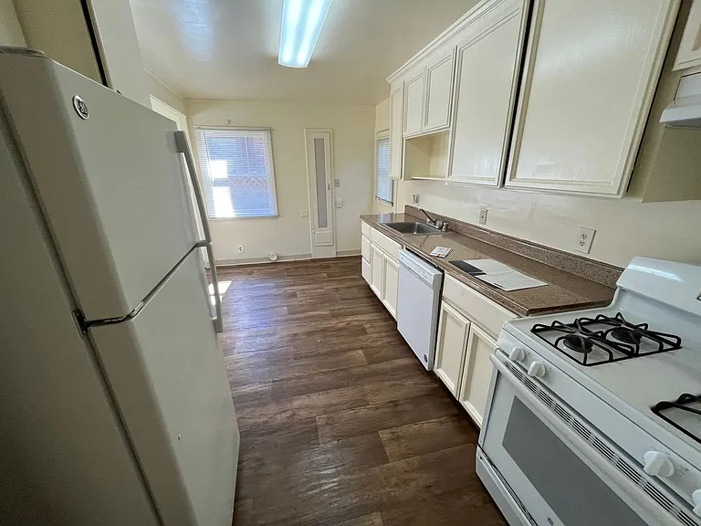 521 Hilmar St — Photo 9