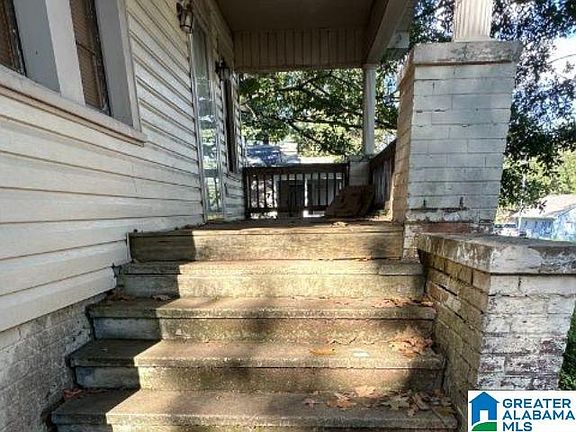 3rd image of 927 Woodward Rd